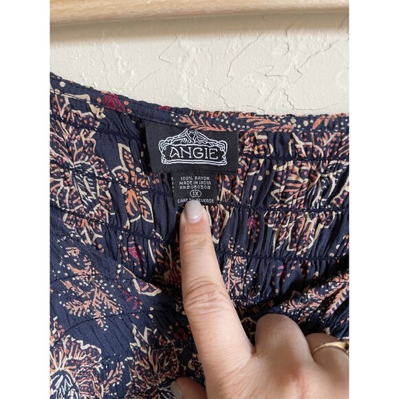 Angie 1X Gray V-Neck Smocked Peasant Top Ruffle Flutter Sleeve Blouse 100% Rayon - Picture 5 of 8